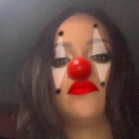 Rihanna Meme, Meme Reaction, Halloween Memes, Bad Gal, Clown Makeup, Funny Meme, Reaction Pictures, Funny Moments, Rihanna