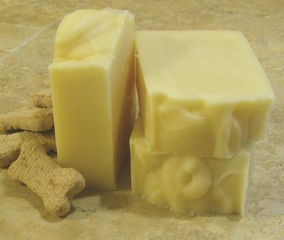 Dog Soap Bar Recipe, Diy Dog Shampoo, Dog Shampoo Bar, Diy Soap Bars, Homemade Business, Dog Soap, Soap Making Recipes, Soap Craft, Diy Shampoo