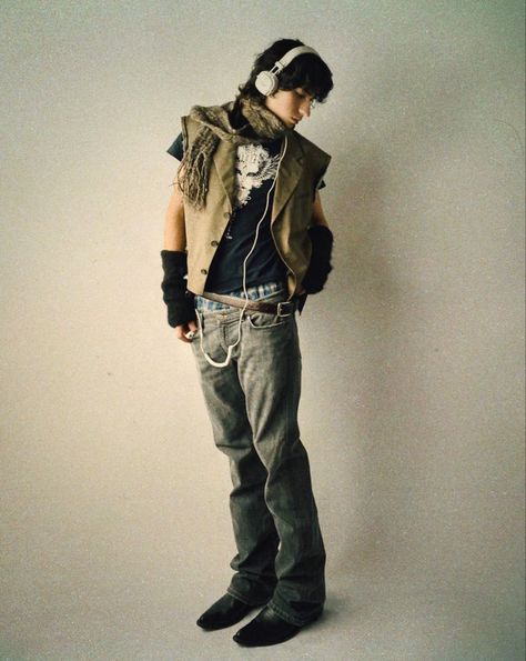 Gyaruo Men Outfits, Japanese Punk Fashion Men, 2010 Fashion Men, 90s Punk Fashion Men, 2000s Punk Fashion Men, Gyaruo Men Fashion, Dystopian Fashion Male, Vkei Outfits Men, Male Punk Outfits