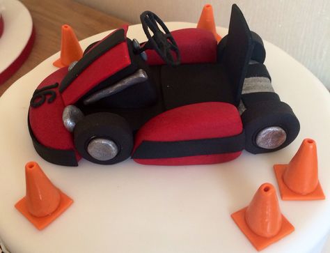 Gumpaste go kart www.wewantcake.co.uk Go Kart Cake, Go Kart Party, Male Cakes, Racing Cake, Mario Cake, Sport Cakes, Fondant Tutorial, Cars Birthday Parties, Frozen Cake