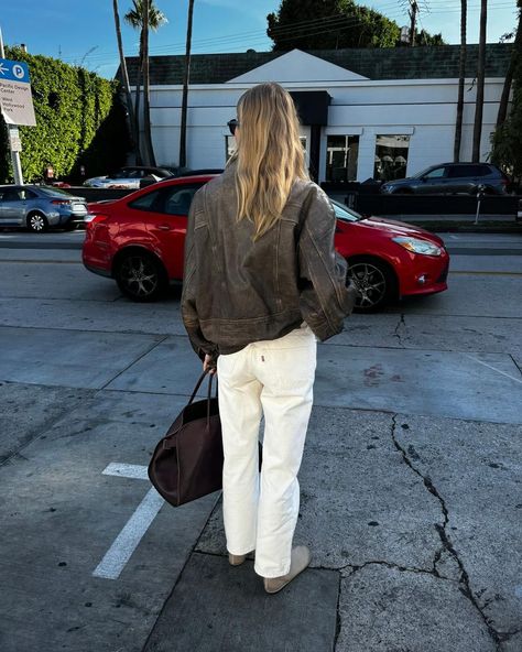 Courtney Grow (@courtneygrow) • Instagram photos and videos Courtney Grow Style, Courtney Grow, White Levis, Grow On Instagram, Pinterest Fashion, Style Crush, Looks Chic, 가을 패션, Daily Fashion