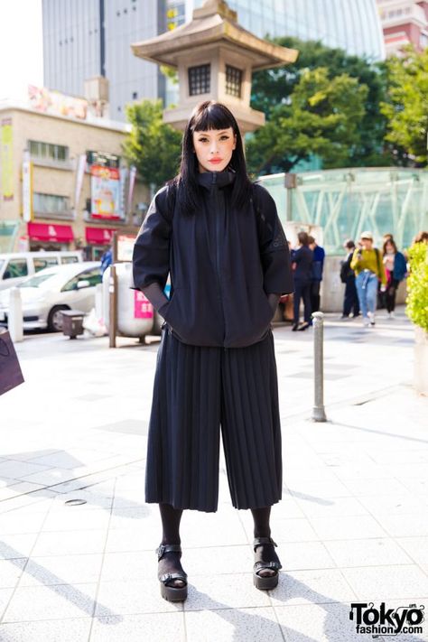 Japanese Street Fashion Harajuku, Black Street Fashion, Full Black Outfit, Techno Outfit, Japan Fashion Street, Harajuku Fashion Street, Monochrome Outfit, Asian Street Style, Monochrome Fashion