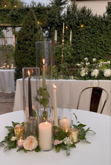 Tall Candle Centerpiece, Taper Candle Centerpiece, Pillar Candle Centerpieces, Wedding Reception Tables Centerpieces, Candle Table Centerpieces, Arte Aesthetic, Tall Wedding Centerpieces, Candle Wedding Centerpieces, Boda Mexicana