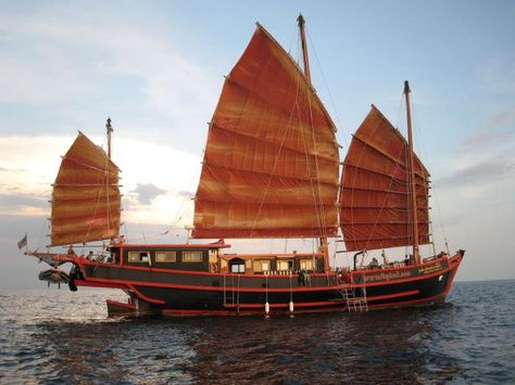 Chinese Junk | Quite a nice photo of a Chinese Junk. The sails are ... Chinese Junk Boats, Junk Ship, Chinese Boat, Junk Boat, Old Sailing Ships, Sailing Vessel, Tall Ships, Pirate Ship, Wooden Boats