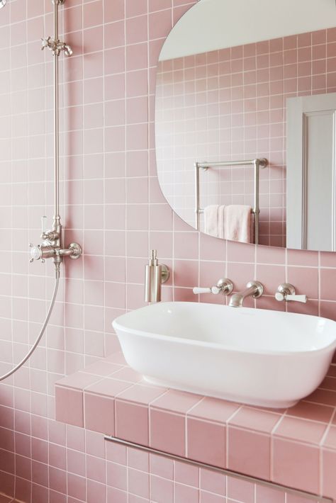 You need to see this ridiculously pretty pink bathroom - CosmopolitanUK Pink Tile Bathroom, Pink Bathroom Tiles, Pretty Bathroom, Bad Inspiration, Pink Tiles, Pink Bathroom, Bathroom Wallpaper, Bathroom Colors, Bathroom Renovations