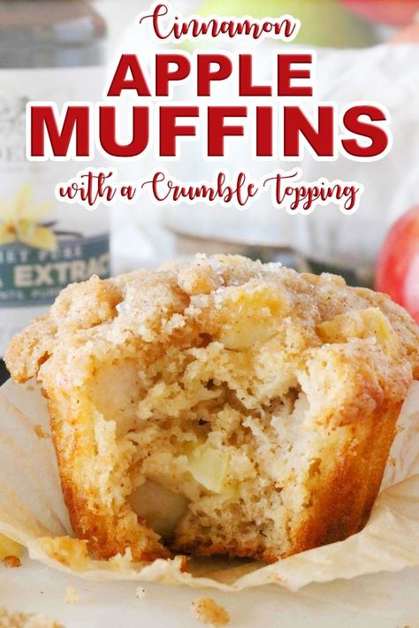 Make these Easy Apple Muffins with a Crumb Topping for a sweet breakfast recipe everyone will love! Cinnamon muffins loaded with baked apples are the perfect holiday breakfast treat and the perfect brunch recipe for feeding a crowd! #muffinrecipe #muffins #applemuffins #applemuffinrecipe #crumbtopping #brunch #breakfast Apple Crumble Muffins, Apple Muffin, Muffins Blueberry, Dessert Apple, Crumble Muffins, Apple Recipes Healthy, Apple Muffin Recipes, Baked Apple Recipes, Apple Recipes Easy