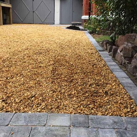 Golden Gravel, Front Garden Ideas Driveway, Garden Ideas Driveway, Driveway Entrance Landscaping, Lawn Turf, Decorative Gravel, Gravel Stones, Gravel Driveway, Driveway Landscaping