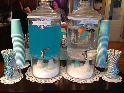 Fourth Frozen Birthday, Winter Frozen Birthday Party, Frozen Birthday Party Drinks, Frozen Theme Party Food Ideas, Frozen Party Centerpiece Ideas, Frozen Themed Table Decorations, Frozen Treat Table Ideas, Backyard Frozen Birthday Party, Olaf Birthday Party For Boys