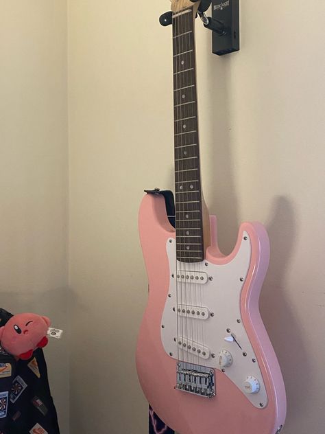 Just a black girl in her room<3 Pink Electric Guitar, Hello Kitty Guitar, Moldes Halloween, Guitar Aesthetic, Once A Marine, Pink Guitar, Pink Music, Types Of Guitar, Guitar Obsession