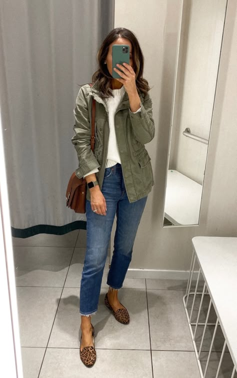 Favorite sale style picks Green Jacket Outfit, Simple Fall Outfits, Shirt Diy, Fall Outfit Ideas, Elegante Casual, Outfit Trends, Instagram Outfits, Easy Fall, Minimal Chic