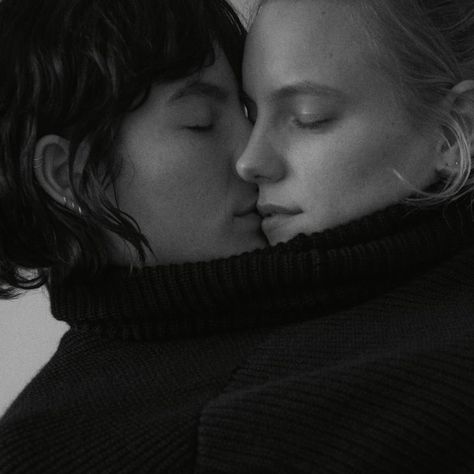 Erika Linder x Heather Kemesky by Claudia Knoepfel for Vogue Germany May 2019 - Minimal. / Visual. Heather Kemesky, Below Her Mouth, Erika Linder, Love Affection, Woman Loving Woman, Vogue Germany, Shooting Photo, Couple Shoot, Girls In Love