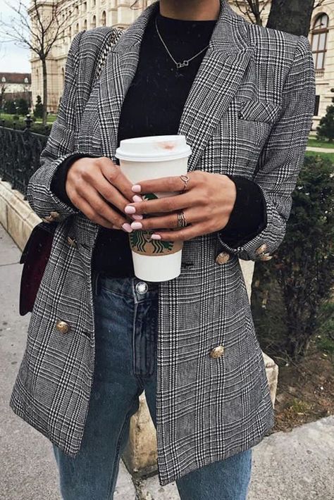 Obsessed with well-tailored jacket this fall, who is with me? Checkered Blazer, Classic Clothes, Sonakshi Sinha, Rachel Bilson, Kendall Jenner Outfits, Diane Kruger, Mode Casual, Emma Roberts, Sarah Jessica Parker