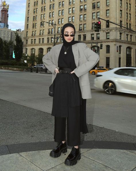 37 Street Style Looks from New York Fashion Week We Spotted on Instagram Street Hijab, Estilo Hijab, Stile Hijab, Hijabi Outfit, Modern Hijab, Street Hijab Fashion, Modern Hijab Fashion, Modest Outfit, Mode Turban