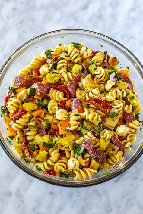 Best Ever Italian Pasta Salad {Crowd Pleaser!} - The Girl on Bloor Pasta Salad For A Crowd, Salad For A Crowd, Spring Pasta Salad, Easy Potluck, Italian Pasta Salad, Frozen Pasta, Cold Lunches, Pasta Salad Italian, Easy Pasta Salad