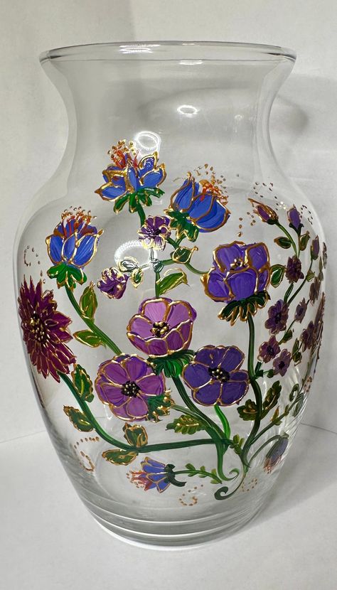 Beautiful Painted purple flowers, hand painted  vase, glass floral case, wedding centerpiece, bridal shower, house warming gift, personalized wedding Painting A Glass Vase, Vase Painting Ideas, Paint Vase, Stained Glass Vase, Bottle Top Art, Painting Glass Jars, Painted Glass Bottles, Glass Painting Patterns, Painted Glass Vases