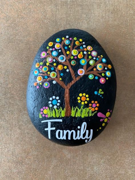 Rock Trees Stone Art, Rock Painting Trees Ideas, Tree Of Life Rock Painting, Dot Painting On Rocks, Rock Crafts Diy, Painted Rock Cactus, Rock Painting Flowers, Garden Rock Art, Rock Painting Tutorial