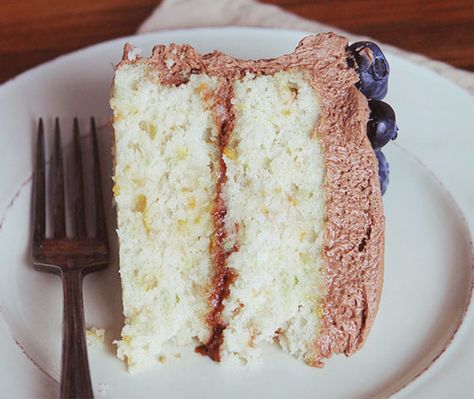 White Zucchini Cake with Chocolate Frosting and Blueberries Zucchini Cake Recipe, Zucchini Cakes Recipe, White Cake Recipes, Zucchini Recipes Dessert, Best Zucchini Bread, Best Zucchini, White Cake Recipe, I Am Baker, Blueberry Lemon Cake