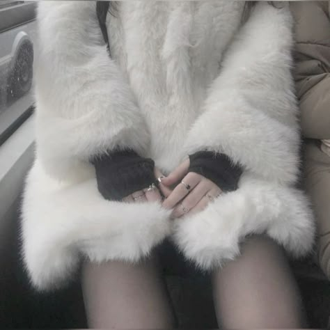 Slavic Doll, White Fur Coat, Winter Princess, Hip Hip, New Rock, Black Stockings, White Fur, High Society, Coat Outfits