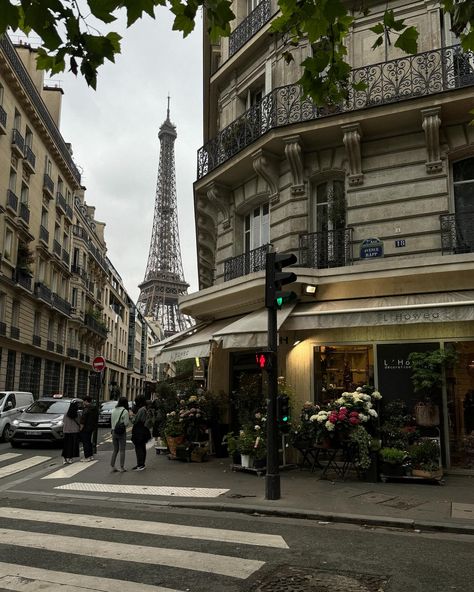 In Paris, every corner is so photogenic 💘🥹 It is one of those cities I always wanted to visit so my expectations were quite high ✨ and I was not disappointed… #paris #visitparis #parisfrance #parisienstyle #france #photography Paris Reality, Paris In February, France Photography, Living In Paris, Visit Paris, Paris France, Paris, France, Photography