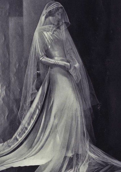 Look Gatsby, 1930s Wedding Dress, Vintage Bridal Fashion, 1930s Wedding, Vintage Veils, Vintage Wedding Photos, Wedding Gowns Vintage, A Wedding Dress, Vintage Gowns