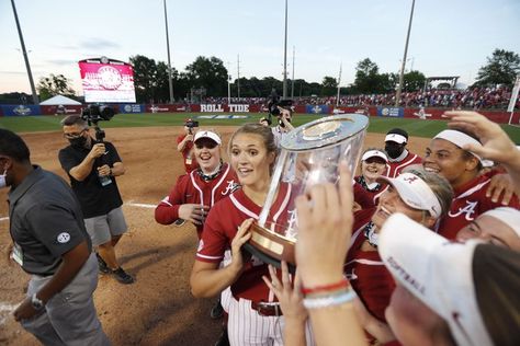 Alabama shuts out Florida, wins first SEC softball championship since 2012 - al.com Montana Fouts, Softball Wallpapers, Softball Championship, Alabama Softball, Softball Things, Softball Pitcher, Jenna Johnson, Wanna Recreate, Sec Championship