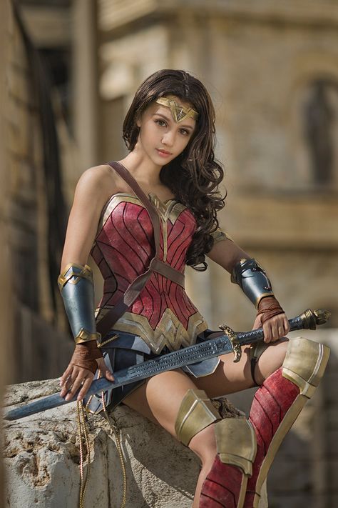 Character: Wonder Woman (Princess Diana of Themyscira) / From: DC Comics & Warner Bros. Pictures 'Wonder Woman' / Cosplayer: Kilory (aka Cosplayer Kilory, aka OKilory_莉莉) / Photo: Phillysia (2017) Wonder Woman Cosplay, Dc Cosplay, Univers Dc, Amazing Cosplay, Gal Gadot, Best Cosplay, Cool Costumes, Cosplay Costumes, Persona