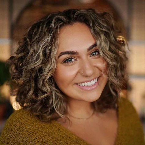 Long Curly Bob, Layered Curly Haircuts, Medium Curly Haircuts, Short Curly Hairstyles For Women, Natural Curly Hair Cuts, Fine Curly Hair, Medium Length Curly Hair, Short Curly Hairstyles, Curly Haircuts