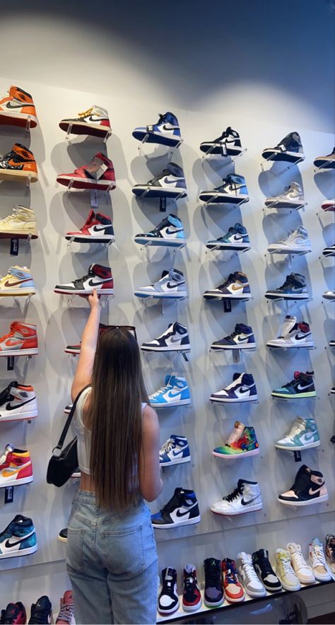 Jordan Shoes Display, Air Jordan Collection Closet, Nike Jordan Collection Aesthetic, Luxury Jordan Shoes For Streetwear, Air Jordan Collection Display, Sneakerhead Room, Shoes Shopping, Shoe Store Design, Shoe Wall