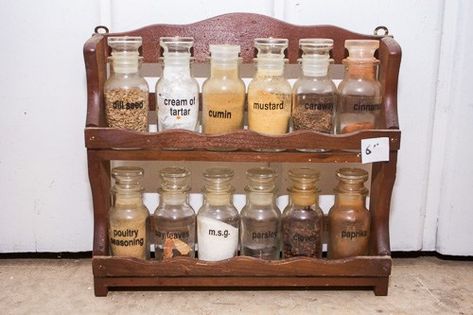 Repurpose Spice Rack, Thrift Store Upcycle Decor, Thrift Store Diy Clothes, Vintage Spice Rack, Diy Thrift Store Crafts, Thrift Store Fashion, Thrift Store Upcycle, Thrift Store Makeover, Thrifted Home Decor