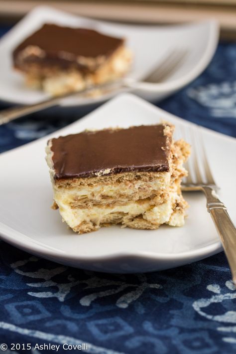 Chocolate-Éclair Icebox Dessert: Layers of graham cracker and vanilla pudding are topped with a layer of chocolate in this light yet decadent make-ahead dessert. #recipe No Bake Eclair Cake, Homemade Vanilla Pudding, Icebox Desserts, Cake From Scratch, Eclair Cake, Chocolate Eclair, Make Ahead Desserts, Homemade Pastries, Elegant Desserts