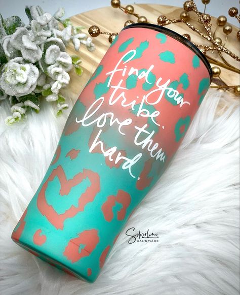 Boss Tumbler Ideas, Tumbler Cups Ideas For Women, Cute Tumbler Ideas, Coral Tumbler, Epoxy Tumbler Ideas, Kitchenware Ideas, Boho Printables, Vynil Ideas, Personalization Ideas