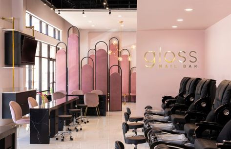 New Chic Montrose Nail Salon’s Owners Tap an International Design Star to Create a Special Retreat Dark Beauty Salon Aesthetic, Desain Salon Kuku, Pink Nail Salon, Luxury Nail Salon, Nail Room Ideas, Nail Salon And Spa, Nail Salon Design, Nail Room, Beauty Salon Decor