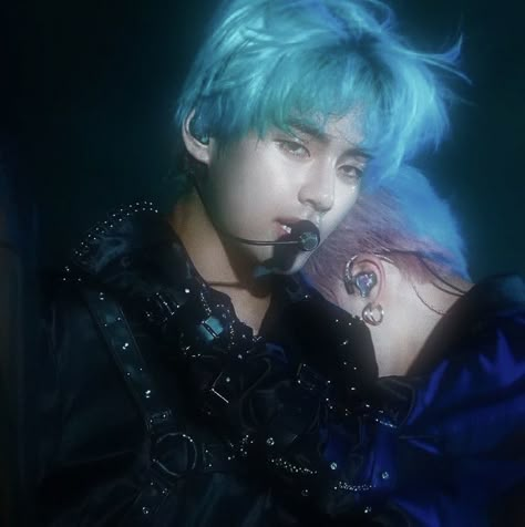 Taehyung Hair Colors, V Blue Hair, V Blue Hair Wallpaper, Taehyung Hair, Taehyung In Blue, V With Blue Hair, Blue Taehyung, Taehyung Blue Aesthetic, Dark Blue Icons