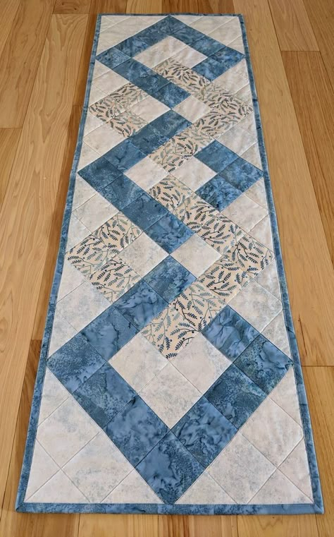 Autumn Quilted Table Runner Patterns, Interlocking Squares Table Runner, Cream Table Runner, Table Runners Christmas, Colchas Quilting, Christmas Table Runner Pattern, Table Runner Ideas, Quilt Runners, Table Runner Patterns