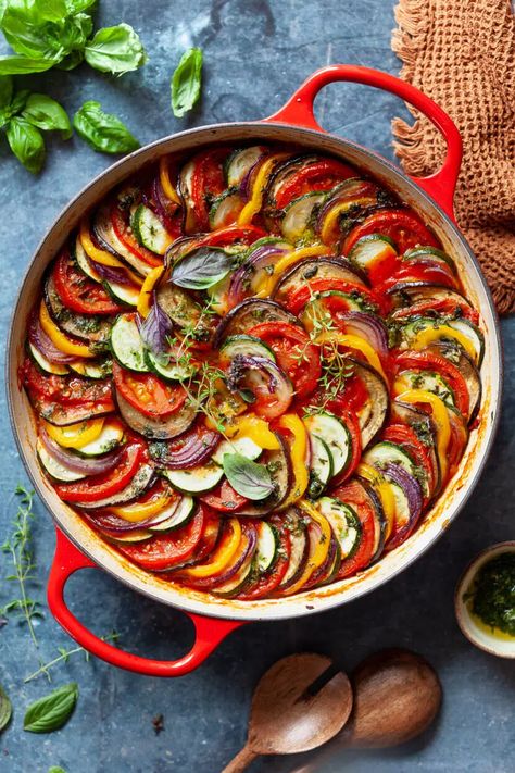 Classic French Ratatouille Recipe, French Ratatouille Recipe, Ratatouille Recept, Ratatouille Ingredients, How To Make Ratatouille, Vegetable Tian, Vegetable Slice, Ratatouille Recipe, French Dishes