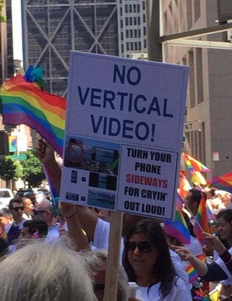 53 Fun and Fascinating Photos Guaranteed to Please Funny Protest Signs, Sf Pride Parade, San Francisco Pride Parade, Women Protest, Funny Photos Of People, Creepy Funny, Clown World, Art Facts, Humorous Pictures