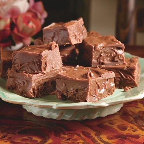 Paula Deen in 5 Minute Fudge Five Minute Fudge, 5 Minute Fudge, Paula Deen Recipes, Brownie Pan, Fudge Recipes Easy, Fudge Easy, Fudge Recipe, Pan Recipes, Paula Deen