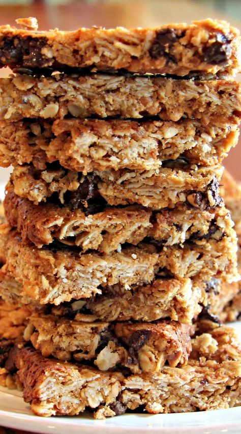 Peanut butter granola bars are made crunchy and crispy with oats and rice cereal. Chocolate chips make them an extra sweet healthy treat! Crunchy Granola Bar Recipe, Bars With Chocolate Chips, Crispy Granola, Peanut Butter Rice Crispies, Peanut Butter Granola Bars, Protein Drink Recipes, Peanut Butter Oat Bars, Breakfast Bars Recipe, Granola Cookies