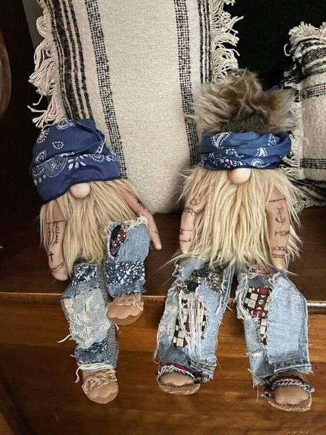 Biker Gnomes, Diy Christmas Wreaths Ideas, Christmas Wreaths Ideas, Denim Crafts Diy, Diy Christmas Wreaths, Blue Jeans Crafts, Wreaths Ideas, Gnomes Diy, Jean Crafts