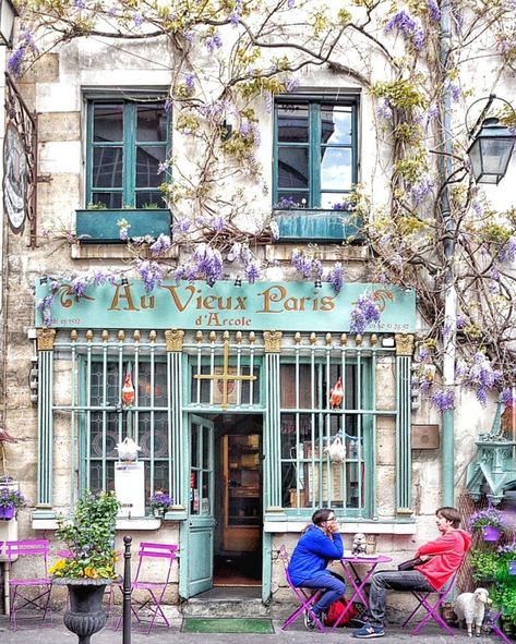 You Can't Visit Paris and Miss These Cute Parisian Cafes! | The Best Cafes in Paris! | solosophie Best Cafes In Paris, Parisian Cafe, Old Paris, French Cafe, Paris Cafe, Shop Fronts, Visit Paris, Cool Cafe, Paris Travel