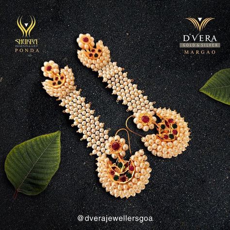 Let’s do it the Goan traditional way!🙏🏻🌺 A 𝙋𝙖𝙠𝙝𝙚 with exquisite pearls braided in a golden strand studded with stones that make you seem even more stunning when worn during weddings.👩‍🦰❤️ D’vera Jewellers latest wedding collection is out now! Goan Jewellery, Mughal Jewelry, Maharashtrian Jewellery, Janmashtami Decoration, Bridal Jewellery Design, Jewellery Wedding, Bridal Jewelry Collection, Indian Jewelry Sets, Gold Ring Designs