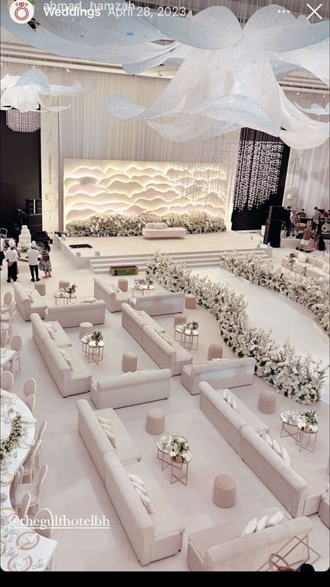 Hall Decorations, Dream Wedding Decorations, Wedding Planning Decor, Wedding Decor Style, Wedding Stage Decorations, Wedding Hall, Wedding Decor Elegant, Stage Decorations, Wedding Stage