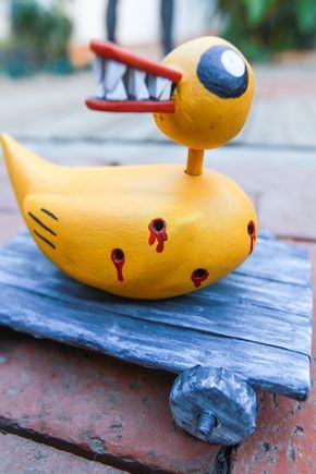 Nightmare Before Christmas Duck Tutorial Nightmare Before Christmas Cricut, Nightmare Before Christmas Duck, Nightmare Before Christmas Party, Weird Decor, Project Mayhem, Nightmare Before Christmas Cake, Nightmare Before Christmas Toys, Merry Creepmas, Horror Crafts