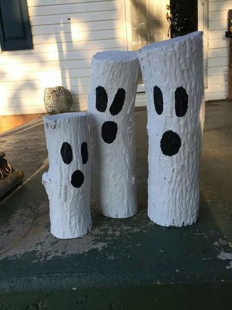 Diy Outdoor Halloween Decorations | HubPages Halloween Diy Outdoor, Halloween Wood Crafts, Halloween Fest, Homemade Halloween Decorations, Halloween Decorations Diy Outdoor, Diy Halloween Decor, Adornos Halloween, Halloween Tattoo, Halloween Crafts Decorations