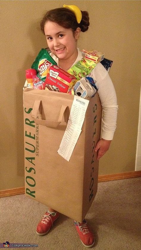 Bag of Groceries: Recycle a paper bag and some of your kid's favorite food packages for an equally adorable and eco-friendly costume idea. Paper Bag Costume, Easy Homemade Halloween Costumes, Recycled Costumes, Meme Costume, Black Halloween Costumes, Carnaval Costume, Food Costumes, Kids Homemade, Diy Halloween Costumes For Kids