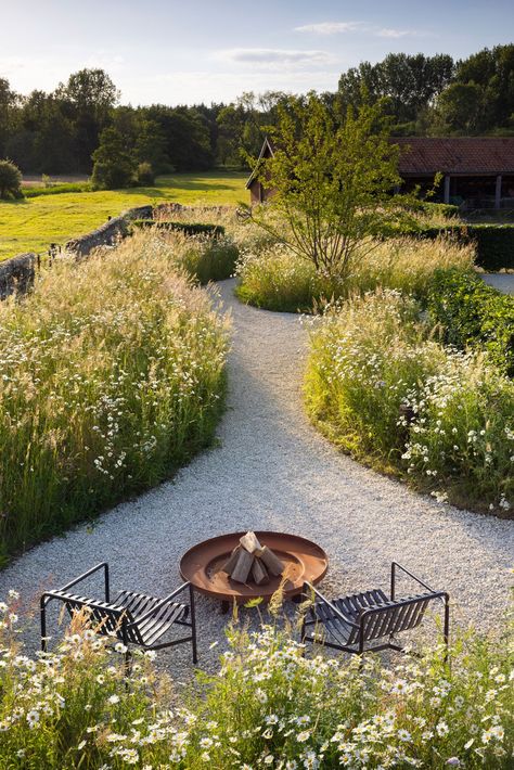 Cozy Patio, Gravel Garden, Garden Designer, Have Inspiration, Country Gardening, Garden Cottage, Outdoor Fire, Outdoor Fire Pit, Back Garden