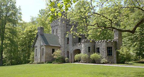 Squires Castle, Willoughby Hills, Ohio Squires Castle Ohio, Willoughby Ohio, American States, Cleveland Rocks, Ohio History, Move Forward, Dream Homes, Rhode Island, West Virginia