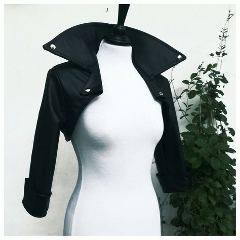 Jacket Falling Off Shoulder Reference, Jacket Hanging Off Shoulders Reference, Jacket Over Shoulders, Midna Cosplay, Dorian Pavus, Off Shoulder Jacket, Anime Jacket, Jacket Drawing, Crop Top Jacket