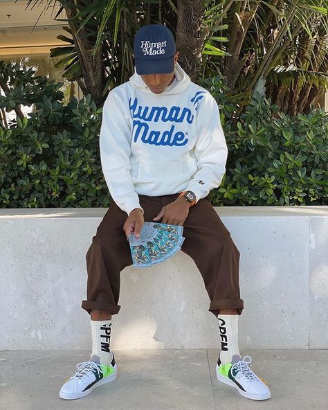 Pharrell Williams su Instagram: "@adidasoriginals #adidasSuperstar" Pharell Outfits, Pharrell Williams Outfits, Antwon Tanner, Pharrell Williams Style, Collab Adidas, Pizza Hoodie, Positive Hoodie, Sportswear Outfits, Kicks Shoes