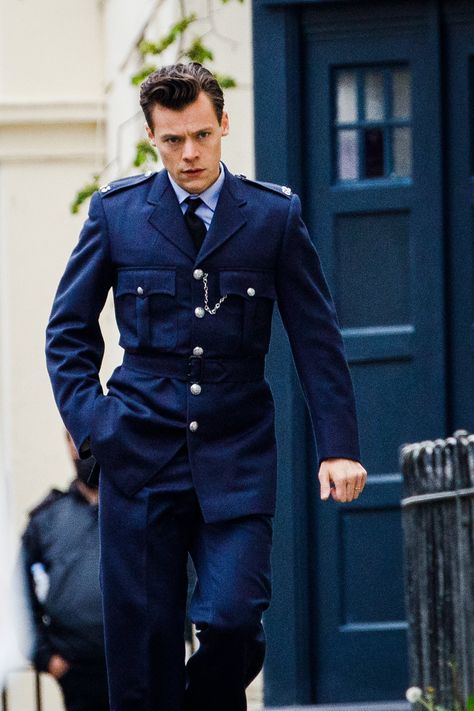 My Policeman, Harry 1d, Karakter Disney, Harry Styles Cute, Harry Styles Wallpaper, Celebrity Style Red Carpet, Harry Styles Pictures, Harry Styles Photos, Mr Style